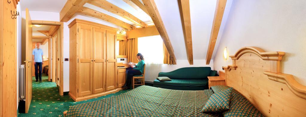 Sporting Hotel Passo del Tonale Bagian luar foto