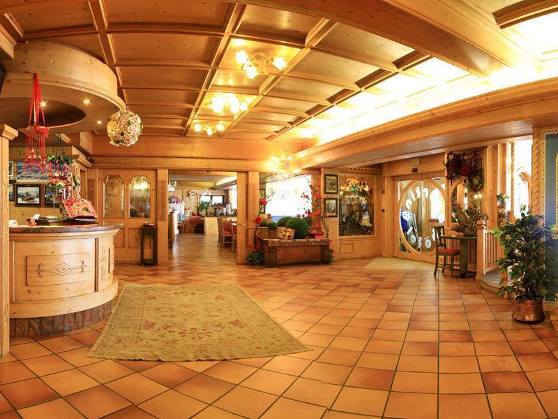 Sporting Hotel Passo del Tonale Bagian luar foto