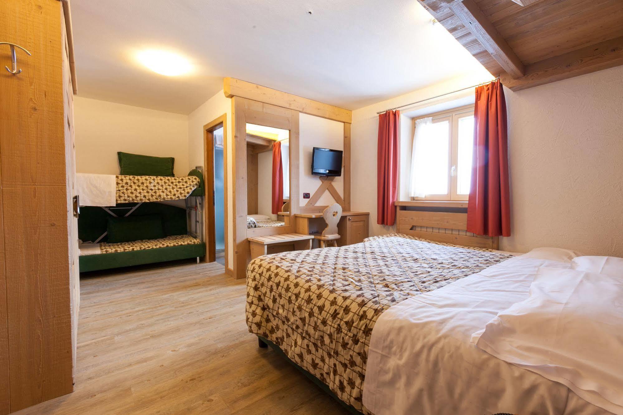 Sporting Hotel Passo del Tonale Bagian luar foto